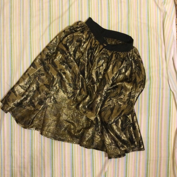 Beautiful Gold and Black Skirt Set - Picture 8 of 14